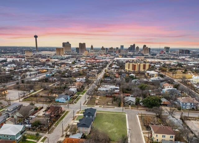 rental at 903 Dawson in San Antonio, TX — photo 4