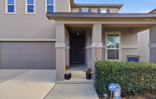 4-bedroom rental at 6514 Wind Trce in San Antonio, TX — photo 4