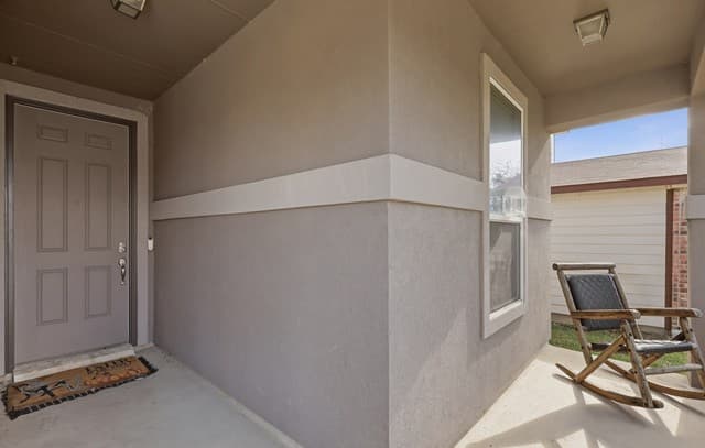 4-bedroom rental at 6514 Wind Trce in San Antonio, TX — photo 5