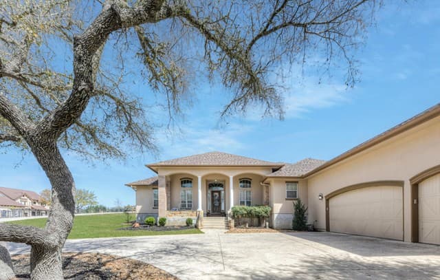 4-bedroom rental at 115 Treeline in Spring Branch, TX — photo 2