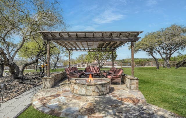 4-bedroom rental at 115 Treeline in Spring Branch, TX — photo 5