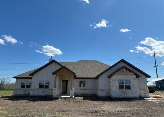 4-bedroom rental at 313 Farmhouse Drive in Marion, TX — photo 1