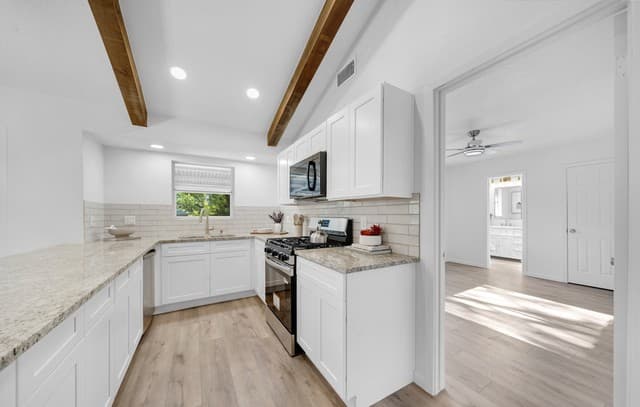 4-bedroom rental at 6410 Stable Road in Leon Valley, TX — photo 3
