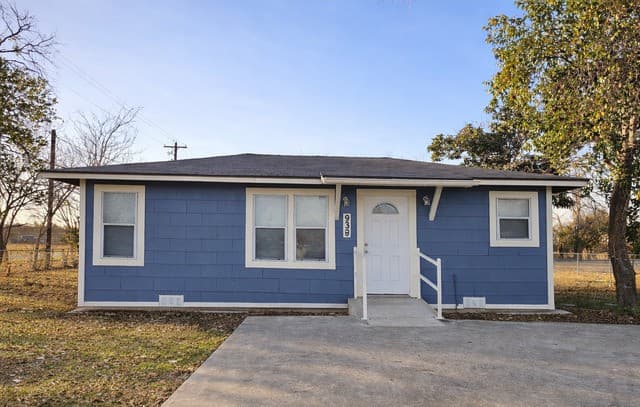Home for sale at 913 Houston in Castroville, TX — photo 1