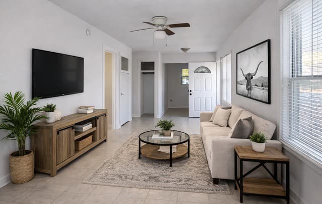 Home for sale at 913 Houston in Castroville, TX — photo 4