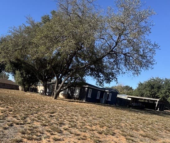 4-bedroom rental at 1117 E Brazos in Pearsall, TX — photo 2