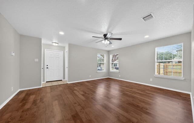 3-bedroom rental at 16103 Branding Pass in San Antonio, TX — photo 3