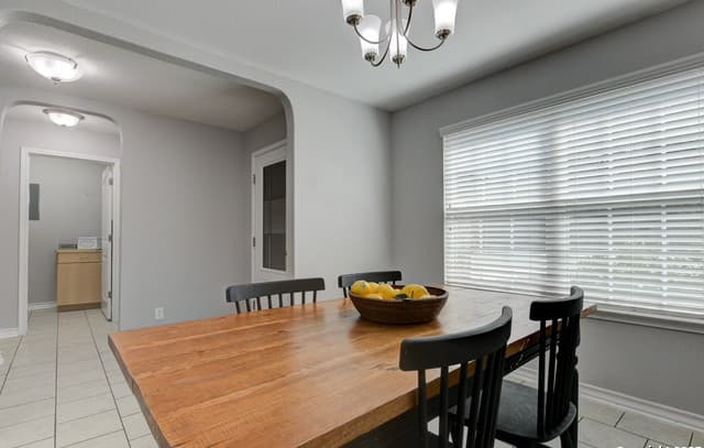 5-bedroom rental at 9019 Mustang Pass in San Antonio, TX — photo 3