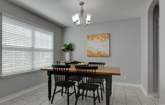 5-bedroom rental at 9019 Mustang Pass in San Antonio, TX — photo 4