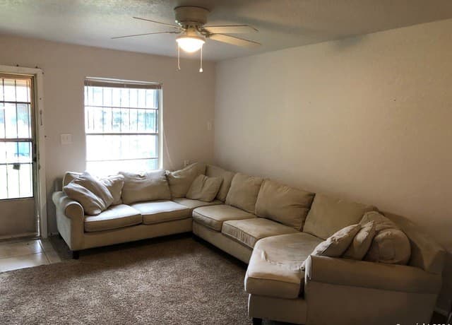 3-bedroom rental at 5619 Brookhill in San Antonio, TX — photo 2