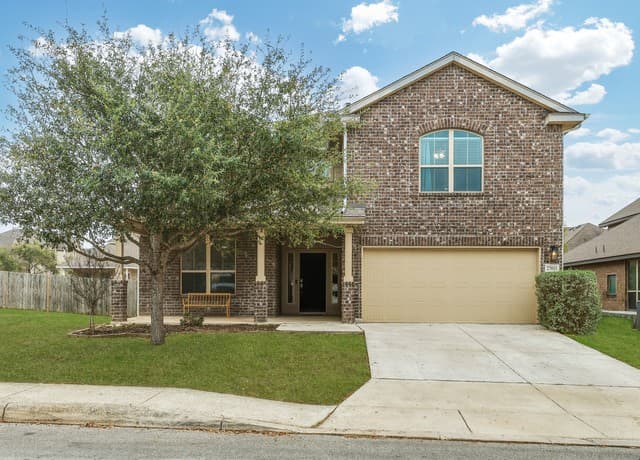 5-bedroom rental at 27015 N Oleander Chase in Boerne, TX — photo 1