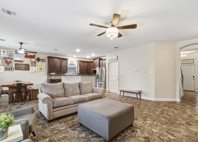5-bedroom rental at 27015 N Oleander Chase in Boerne, TX — photo 5