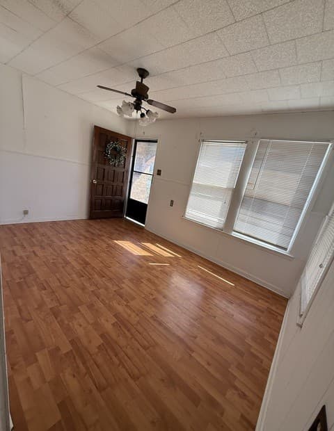 1-bedroom rental at 327 Lyric in San Antonio, TX — photo 3