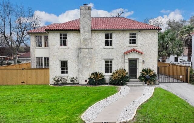 3-bedroom rental at 218 Mary Louise in San Antonio, TX — photo 4