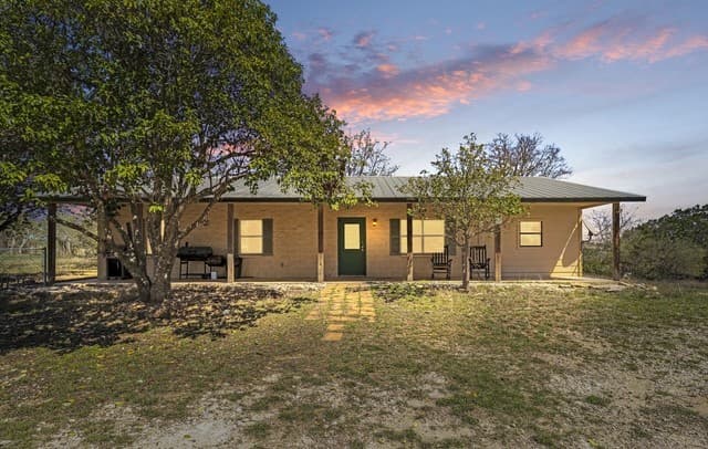3-bedroom rental at 146 Exotic in Bandera, TX — photo 2