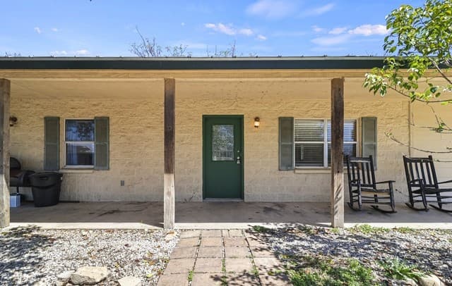 3-bedroom rental at 146 Exotic in Bandera, TX — photo 3
