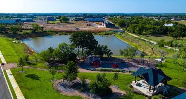 rental at 117 Red Oak Trail in La Vernia, TX — photo 4