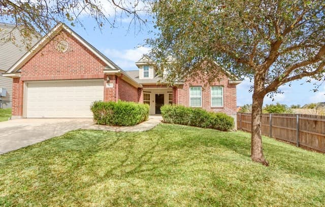 3-bedroom rental at 13907 Bressani in Live Oak, TX — photo 2