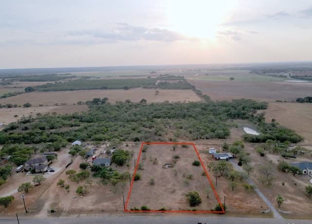 rental at 140 S View Dr in Lytle, TX — photo 1
