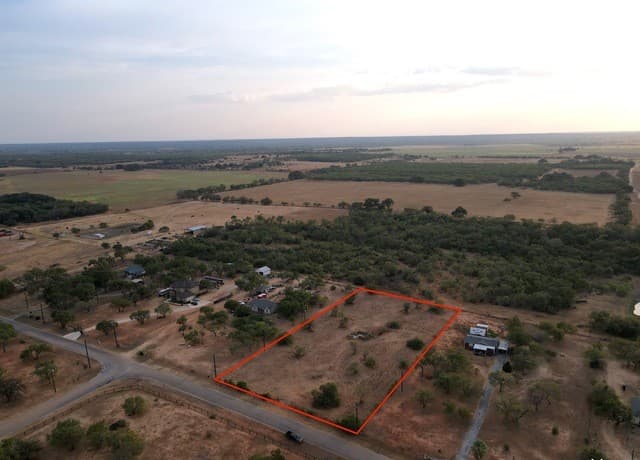 rental at 140 S View Dr in Lytle, TX — photo 2