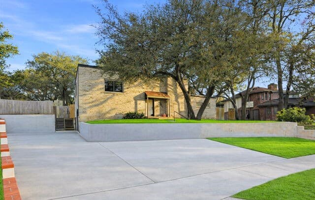 3-bedroom rental at 1248 Abbotsbury in Universal City, TX — photo 2
