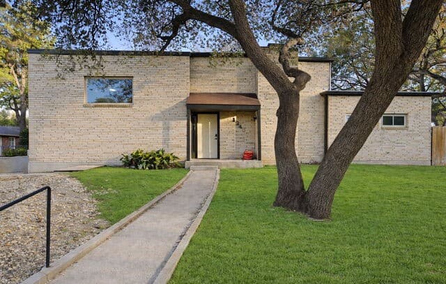 3-bedroom rental at 1248 Abbotsbury in Universal City, TX — photo 3
