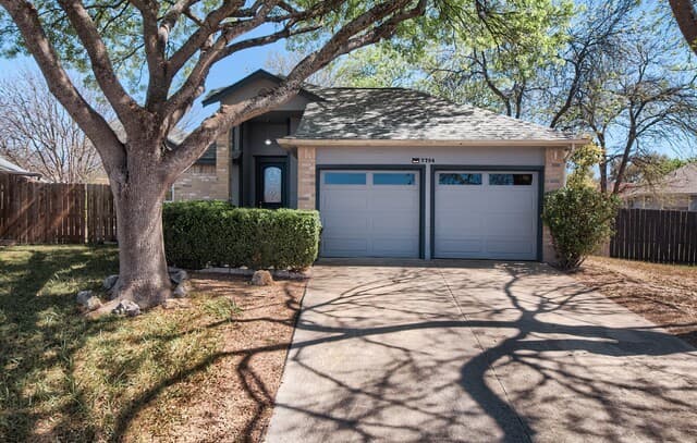 3-bedroom rental at 7704 Rohrdanz in Live Oak, TX — photo 1