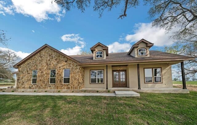 3-bedroom rental at 313 Firewheel in Floresville, TX — photo 1