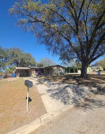 3-bedroom rental at 5611 Horizon in San Antonio, TX — photo 3