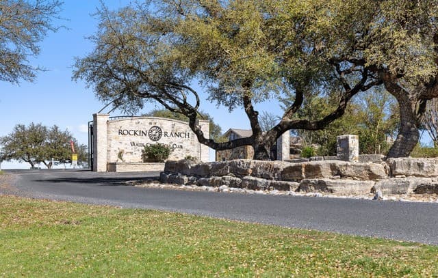 rental at 207 N Calvin Barrett in Blanco, TX — photo 2