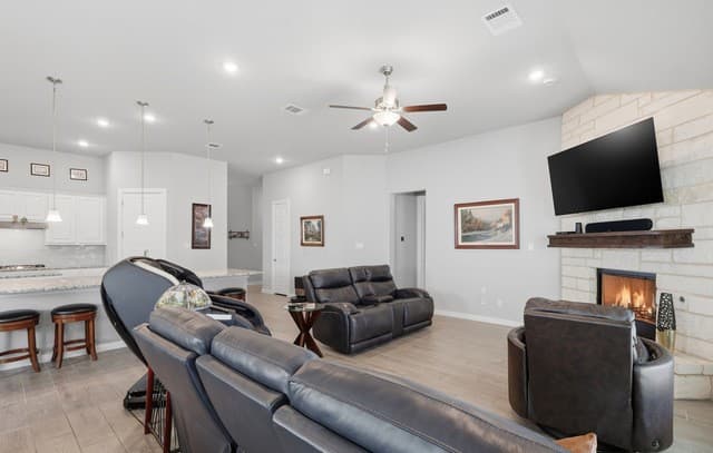 4-bedroom rental at 106 Branson Falls in Boerne, TX — photo 5