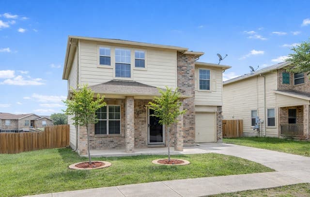 3-bedroom rental at 5026 Bending Elms in San Antonio, TX — photo 2