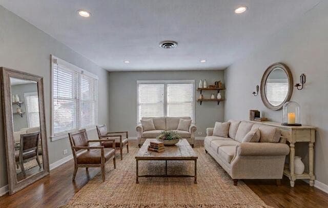 3-bedroom rental at 118 Bethany in San Antonio, TX — photo 2