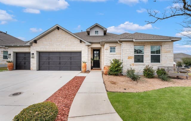 5-bedroom rental at 133 Cool Rock in Boerne, TX — photo 1