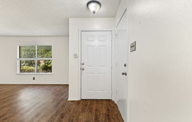 4-bedroom rental at 9806 Kelton in San Antonio, TX — photo 2