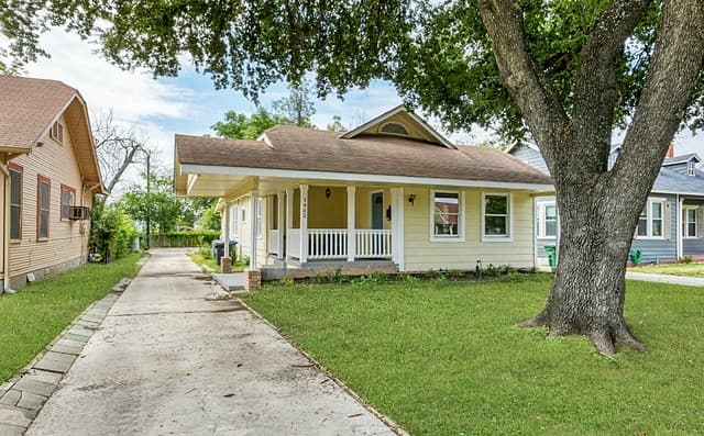 3-bedroom rental at 1932 W Huisache in San Antonio TX