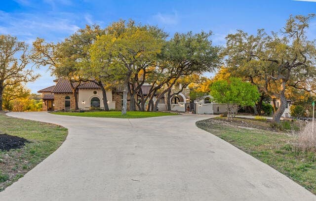 6-bedroom rental at 137 River Xing in Boerne, TX — photo 2