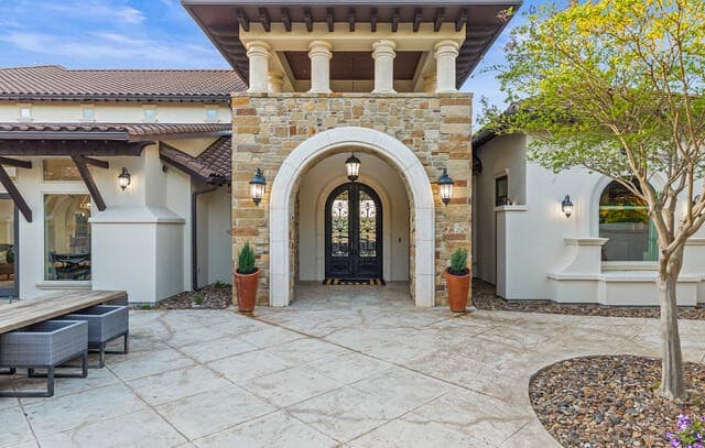 6-bedroom rental at 137 River Xing in Boerne, TX — photo 3