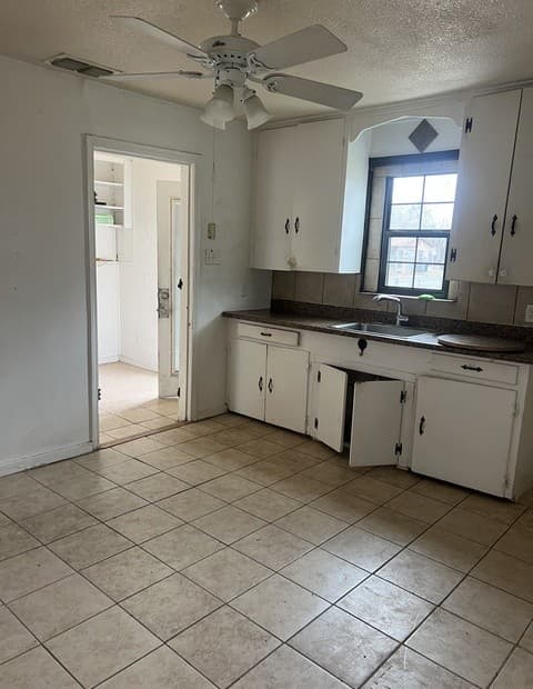2-bedroom rental at 1539 W Mariposa in San Antonio, TX — photo 2