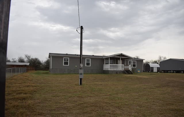 4-bedroom rental at 17016 Rancho Escondido in Atascosa, TX — photo 2
