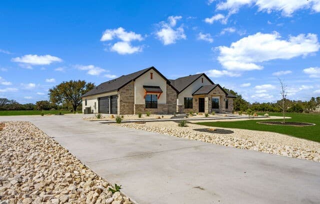 4-bedroom rental at 344 Buckskin in Bandera, TX — photo 2