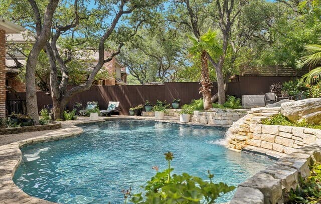 4-bedroom rental at 10 Inwood Manor in San Antonio, TX — photo 2