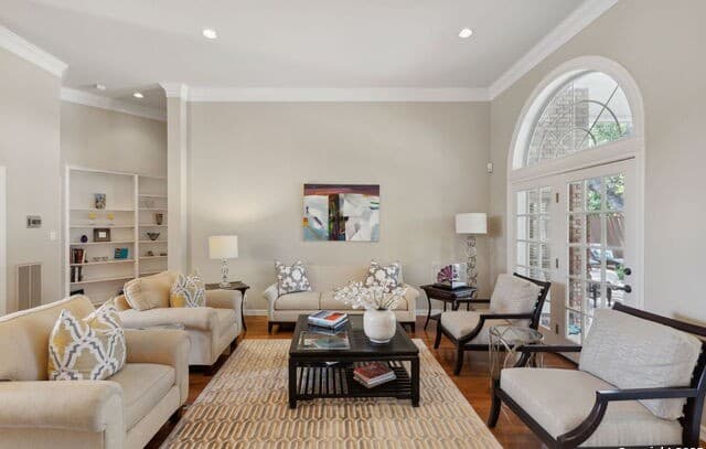 4-bedroom rental at 10 Inwood Manor in San Antonio, TX — photo 4