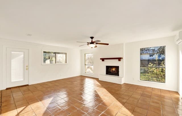 4-bedroom rental at 9212 Geronimo View in San Antonio, TX — photo 3
