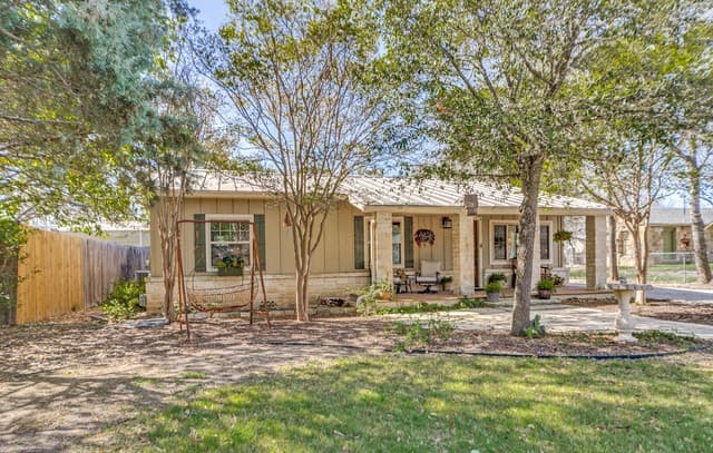 3-bedroom rental at 313 Roosevelt in Boerne, TX — photo 3