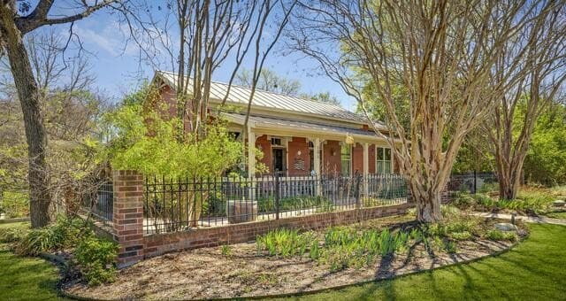 2-bedroom rental at 101 Landa in Boerne, TX — photo 4