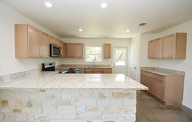 3-bedroom rental at 720 Cimarron in Spring Branch, TX — photo 4