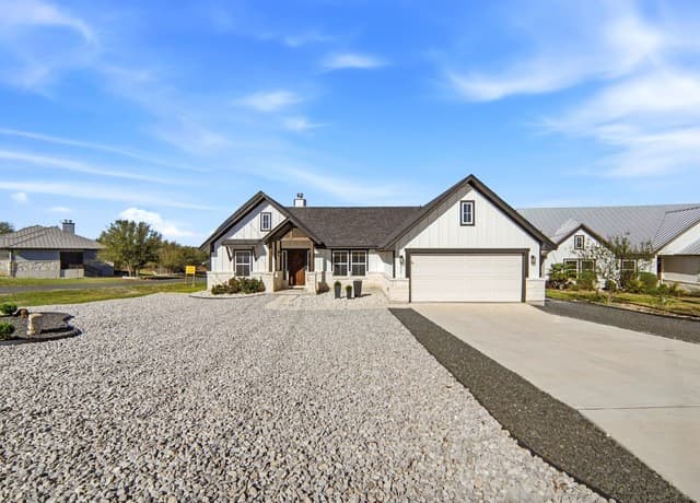 4-bedroom rental at 101 N Jerry Gray in Blanco, TX — photo 1