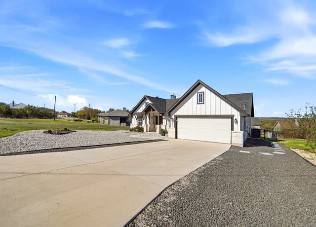 4-bedroom rental at 101 N Jerry Gray in Blanco, TX — photo 3
