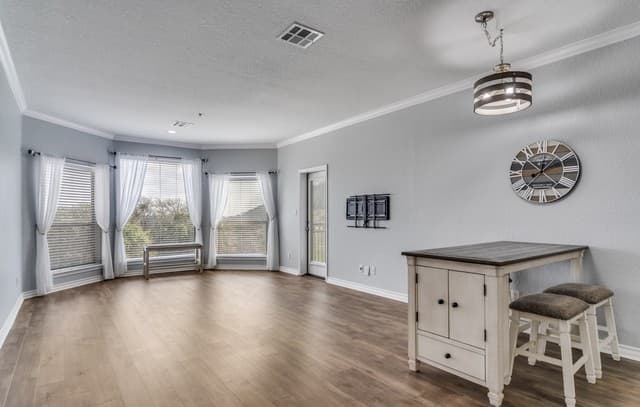 2-bedroom rental at 20 E Tapatio Unit 101 in Boerne, TX — photo 3
